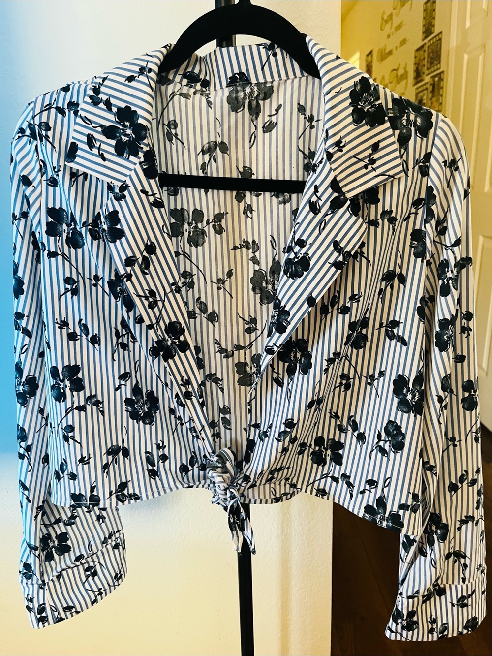 Striped Floral Tie-Front Women's Top in Black and White size L